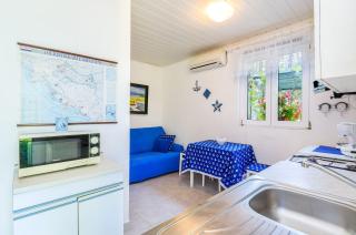 Charmantes Studio-Apartment mit Liegestühlen im mediterranem Garten - 7