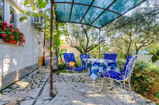 Charmantes Studio-Apartment mit Liegestühlen im mediterranem Garten - 6