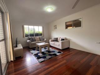 Family, Budget and Pet friendly by Custom Bnb Hosting - 8