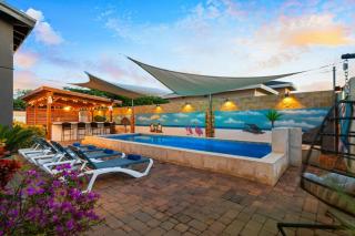 3BR Villa 5 min to Palm Beach Pool and BBQ - 0