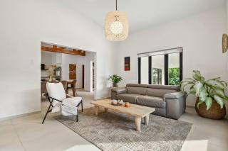 3BR Stylish Family House 3 Bath BBQ Pool - 0