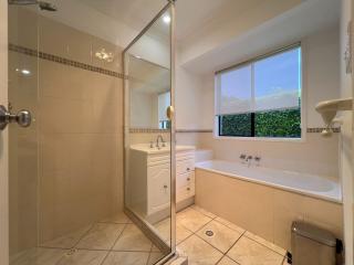 Mooloolaba beach 7 mins Pet and family friendly home by Custom Bnb Hosting - 3