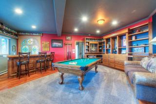 Luxurious Mountaintop Retreat with Stunning Views - 9