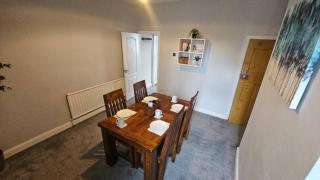 Charming 3-Bedroom Home in Doncaster, Perfect for Family, Friends Contractors - 2