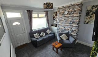 Charming 3-Bedroom Home in Doncaster, Perfect for Family, Friends Contractors - 4