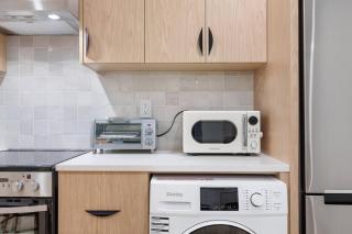 NEW Cambie Village 2 Bed Suite Near Skytrain - 5