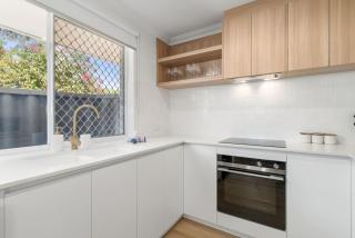 Bright and Stylish White Oasis - 4