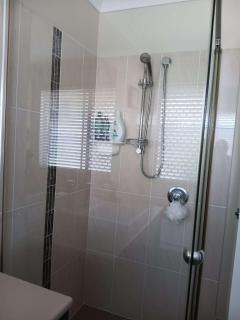 Victoria Point Queen Bed & Breakfast - 5