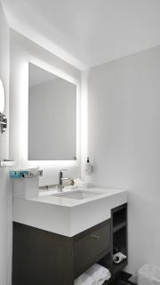 702 King Corner Near MetLife & American Dream - 2