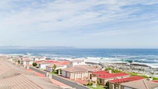 Hermanus Beach Club - 3
