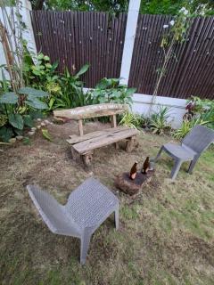 The English Filipina Secret Garden Resort - 8