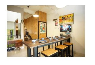 Knocknock 70s Home 5BDR at Jonker, Free Parking - 0