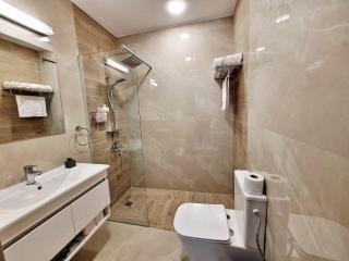 Kings Avenue Retreat Close to Beach and Attractions - 2