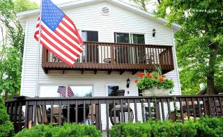 Charming Cabin Rental for the Perfect Summer Getaway on Clear Lake in Michigan - 0