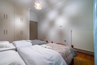 Central Nea Smyrni 2BR Apt-Near Transport by ΜΡS - 3