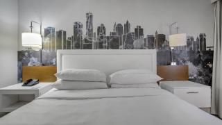 711 I Beautiful King Hotel Room - 8