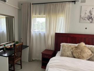 Golden Acres garden view - 2323 - 9