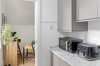 Chic 1 Bed Studio Retreat in West Bridgford - 2