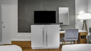 713 Double Queen Near MetLife & American Dream - 4