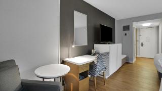 715 Double Queen Near MetLife & American Dream - 4