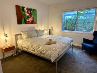 Spacious 4bdr family home away from home - 4