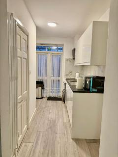 Baraka House Royal Victoria London by OYO - 5