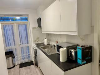 Baraka House Royal Victoria London by OYO - 9