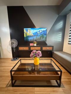 Holland Park Condominium - 0