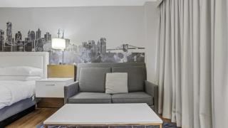 722 I Beautiful King Hotel Room - 8