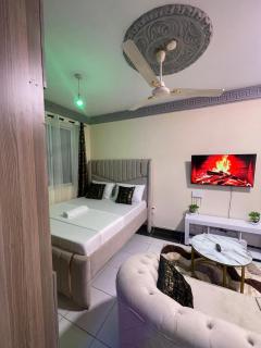 Nicky Host Mombasa - 5