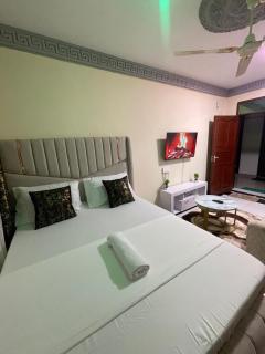 Nicky Host Mombasa - 3