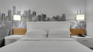 721 I Beautiful King Hotel Room - 7