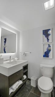 726 King Corner Near MetLife & American Dream - 4