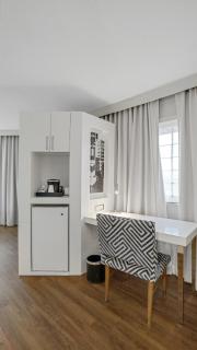 726 King Corner Near MetLife & American Dream - 5