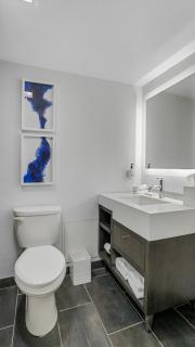 728 King Corner Near MetLife & American Dream - 2