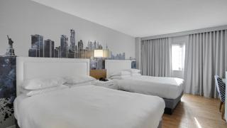 808 Double Queen Near MetLife & American Dream - 9