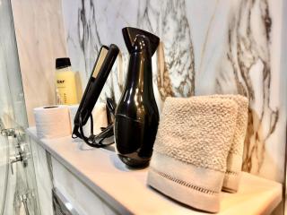 Cozy & Central with Terrace, Parking and Fiber Wifi - 3