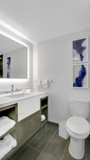 820 Double Queen Near MetLife & American Dream - 5