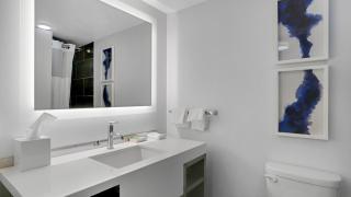 820 Double Queen Near MetLife & American Dream - 2