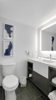 819 Double Queen Near MetLife & American Dream - 2