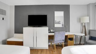 820 Double Queen Near MetLife & American Dream - 3