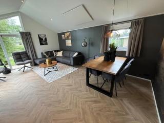 Haus am Wasser für die Familie & Angler - 7