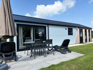 Haus am Wasser für die Familie & Angler - 1