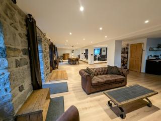 Grande ferme de 250m2 rénovée au charme rustique - 9