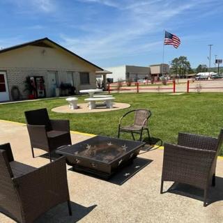 Travelers Inn Motel - 2