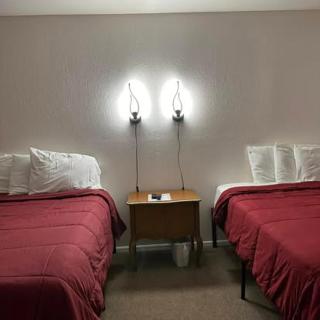 Travelers Inn Motel - 1