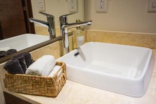 Ocean View 2BR Condo w Pool & Gym 10min to Marina - 3