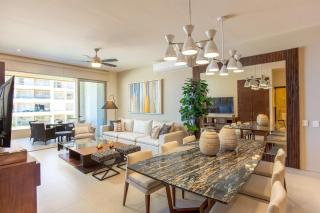 Ocean View 2BR Condo w Pool & Gym 10min to Marina - 1