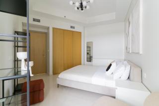 Business Bay 1br with High-Floor Views - 2