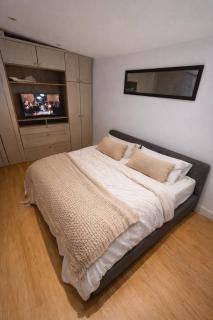 Studio in Greenford - 20 mins to Heathrow or London - 0